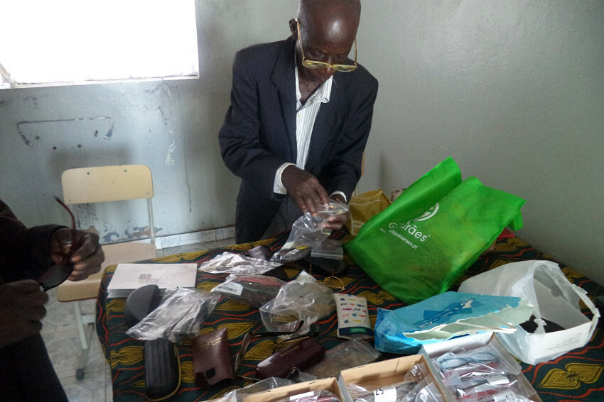 Okulary dotarły do Angoli