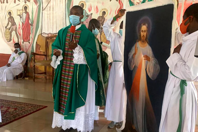 Monstrancja, puszka i obraz dla Togo