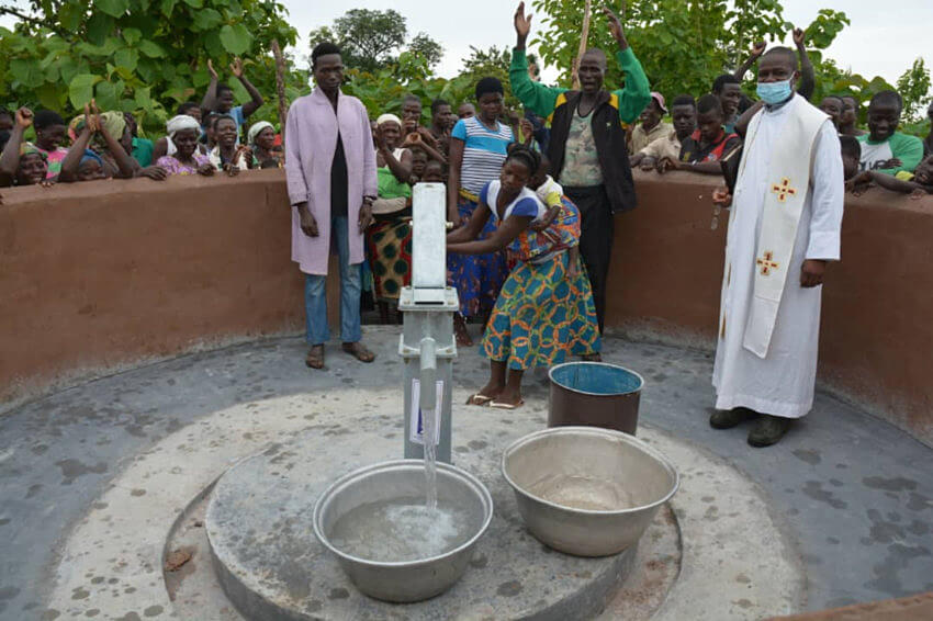 Poświęcenie studni głębinowej w Kbapol