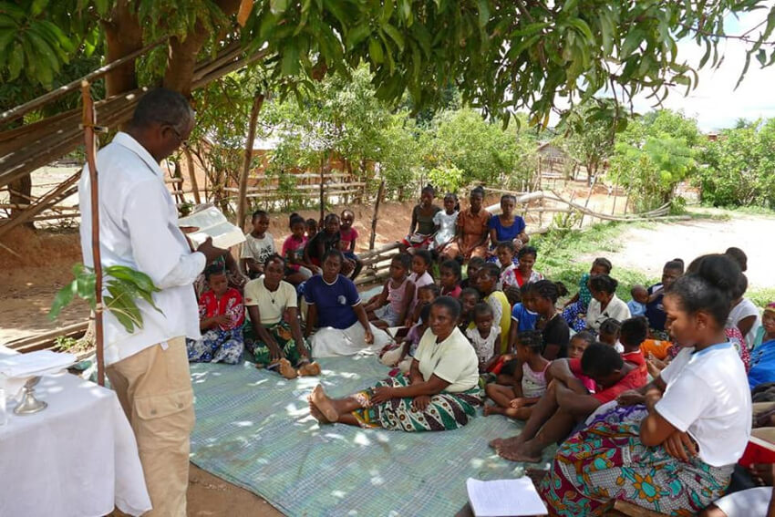 Pierwsza wizyta misyjna w krainie owoców mango