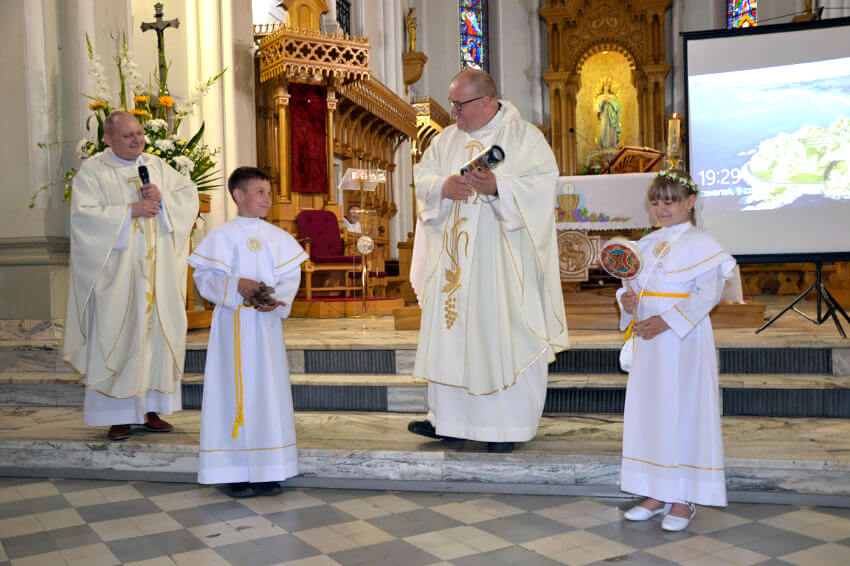 Dzieci pierwszokomunijne pomagają misjom