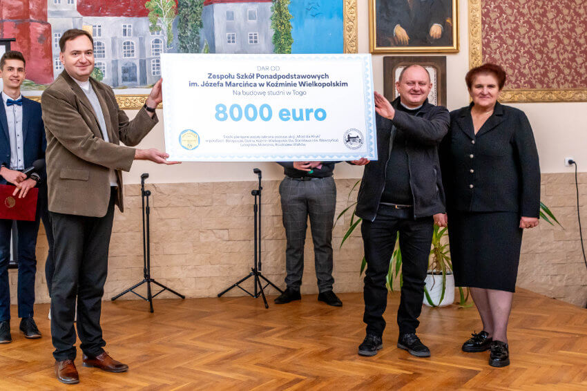 Uczniowie i nauczyciele wsparli budowę studni w Togo