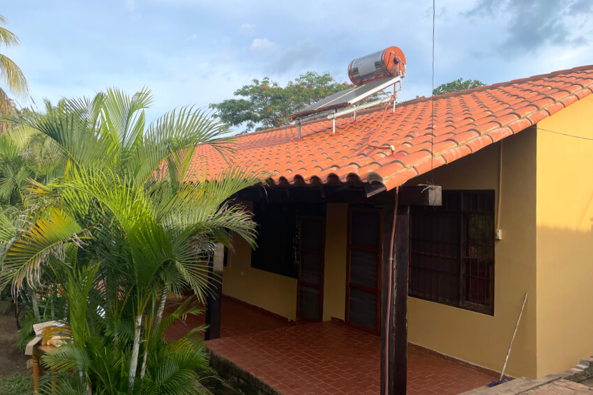 Nowy dach na zabudowaniach parafii