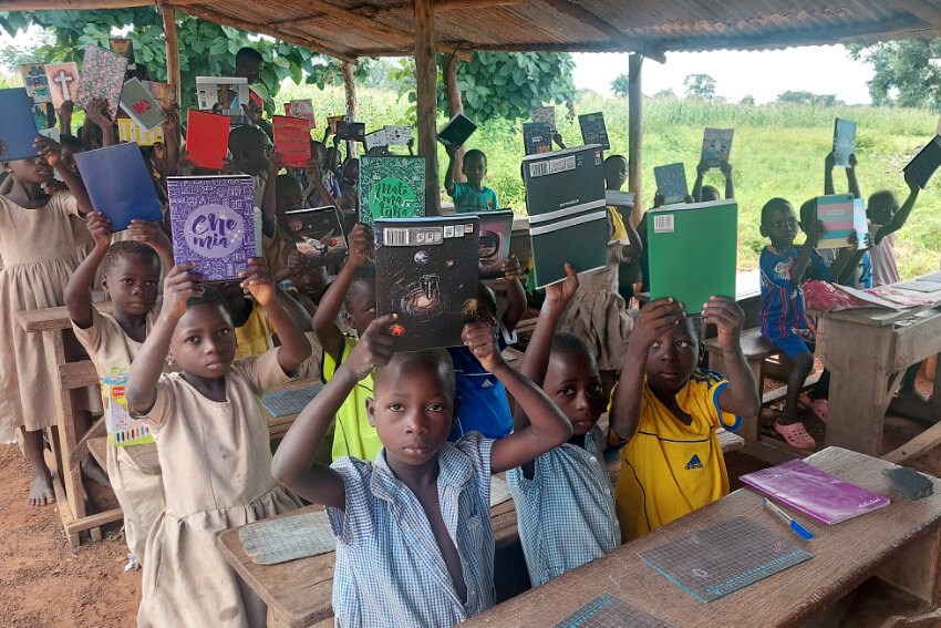 Dzieci w Togo otrzymały artykuły szkolne z Polski